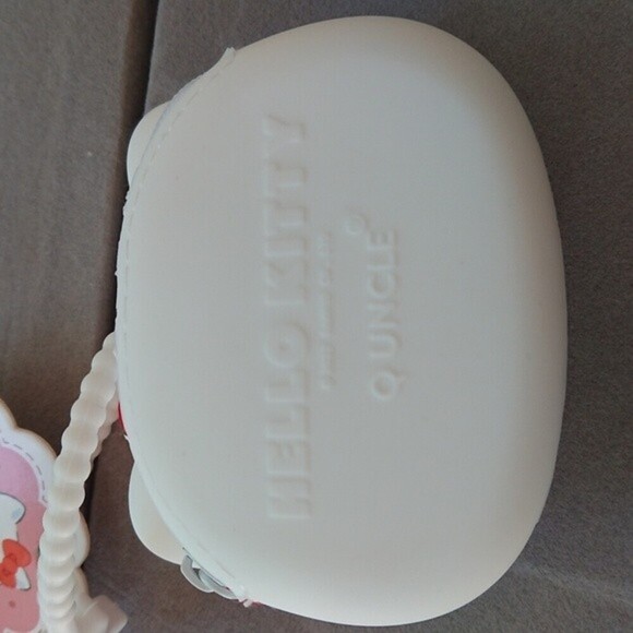 Hello Kitty Q uncle silicone coin purse keychain clip - Picture 10 of 11